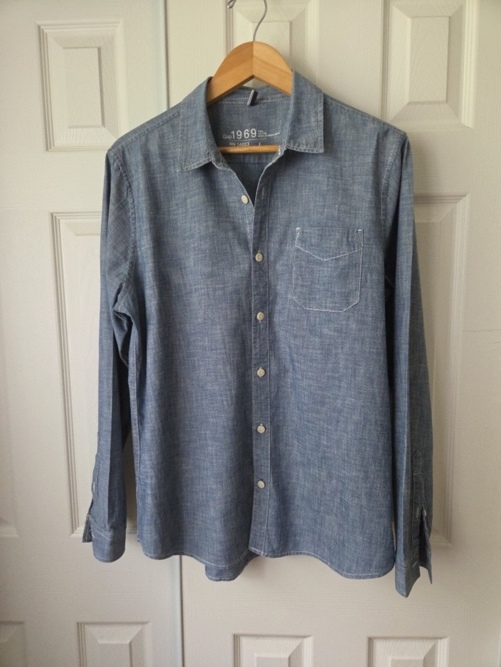 GAP Long-Sleeve Chambray Button-Down Shirt - Light Blue Sz L Excellent Condition